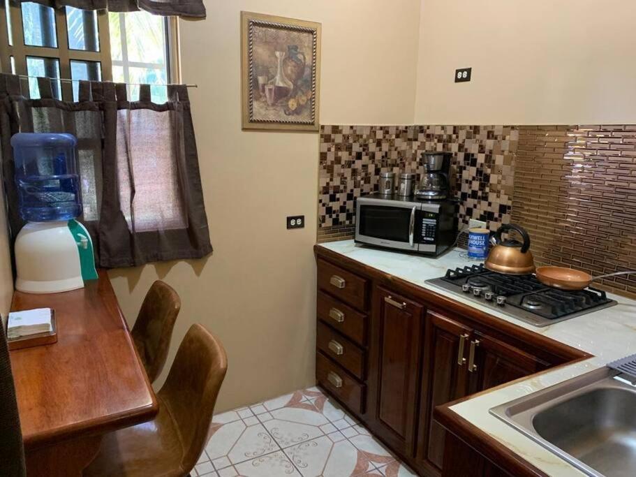 Banyan Rose Apartman Orange Walk Kültér fotó