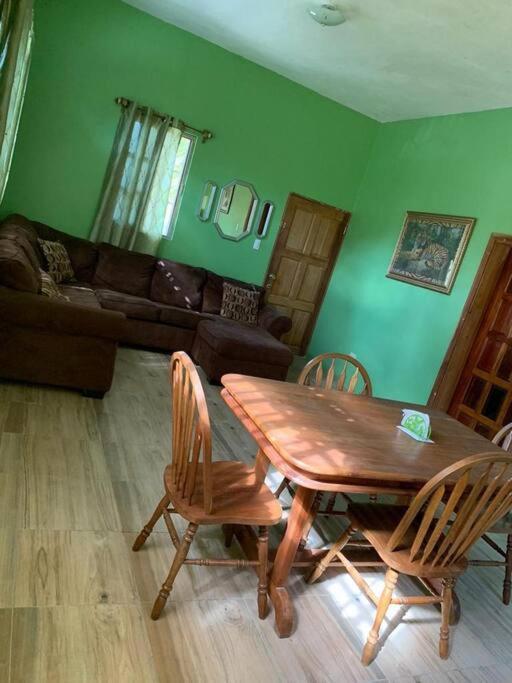 Banyan Rose Apartman Orange Walk Kültér fotó