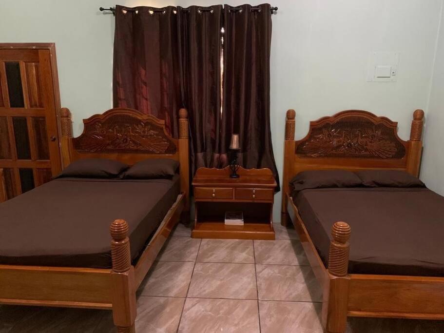 Banyan Rose Apartman Orange Walk Kültér fotó