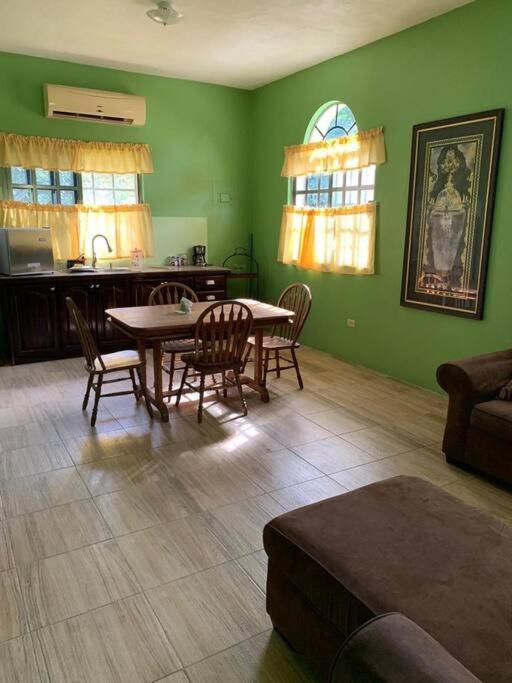 Banyan Rose Apartman Orange Walk Kültér fotó